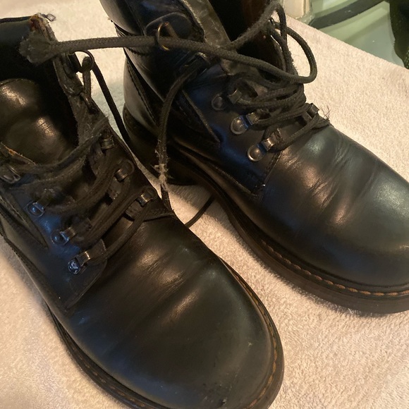 Black leather boots - Picture 2 of 4